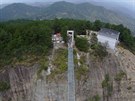 Unikátní konstrukce spojuje dva vrcholy pohoří Stone Buddha v Geoparku...