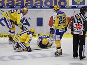 Hokejist� Zl�na se skl�n�j� ke zran�n�mu Tom�i �i�kovi.