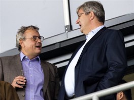 V druném rozhovoru se pi derby baví Miroslav Jansta (vpravo) a Vladimír...