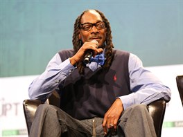 Yeah!!! Snoop Dogg, hudebn� za zenitem, rozjel ale pekelné investice do trávy,...