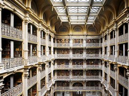 Vdecká knihovna George Peabodyho v mst Baltimore v Marylandu v USA byla...