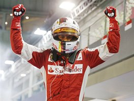 JSOT. Sebastian Vettel slav vtzstv ve Velk cen Singapuru formule 1.