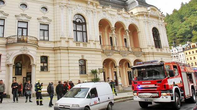 Cvien hasi vyhnalo studenty ze kolnho pedstaven v Karlovarskm mstskm divadle.