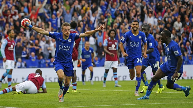 Leicester je jednm z hlavnch kandidt na nejvt pekvapen sezony. Takto se jeho hri radovali z famznho obratu proti Aston Ville.