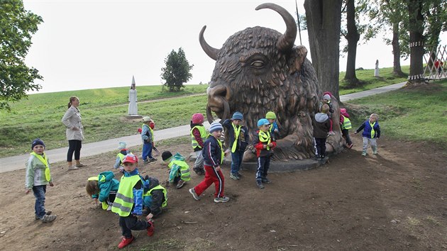 Za monument zaplat radnice zhruba dv st tisc korun.