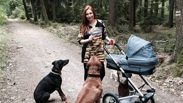 Romana Pavelková vyrazila na procházku do lesa. Stihla i vyvenit psí smeku