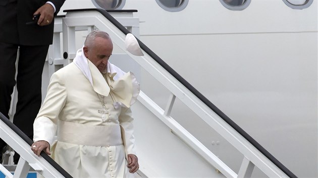 Nvtva papee Frantika na Kub. Pontifika uvtal na letiti vtr.