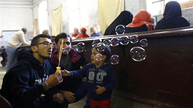 Uprchlci v Rakousku oslavili svtek d al-adh v zmku Knigshof (24. z 2015)