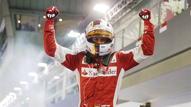 JSOT. Sebastian Vettel slav vtzstv ve Velk cen Singapuru formule 1.