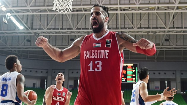 Palestinský basketbalista Sani Sakakini.
