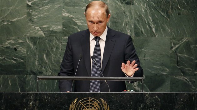 Vladimir Putin bhem svho proslovu na Valnm shromdn OSN (28. z 2015).