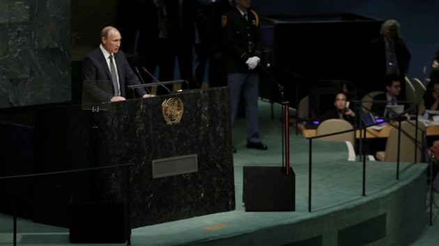 Ukrajinsk delegace bhem Putinova projevu opustila sl. Jejich msta zstala przdn (28. z 2015).