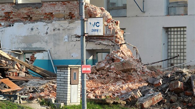 Demolice bvalho obchodnho domu Jablo v centru Jablonce.