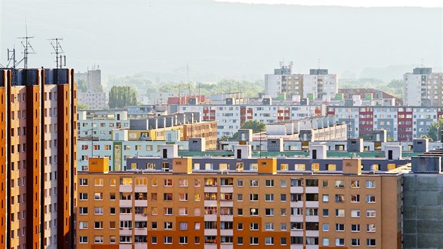 Jedním z největších sídlišť střední Evropy je se svými 117 tisíci obyvateli bratislavská Petržalka, která vznikala před více než 40 lety.