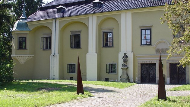 Zrekonstruovaný renesančně-barokní zámek v městě Morkovice-Slížany má pozemek velký 11 357 metrů čtverečních.