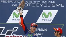 Jorge Lorenzo se z vítzství ve Velké cen Aragonie naden radoval. Valentino...