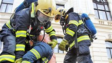 Cviení hasi vyhnalo studenty ze kolního pedstavení v Karlovarském mstském...