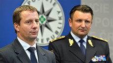 editel Útvaru pro ochranu prezidenta Petr Dongres (vlevo) a policejní...