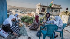 Kurdové �asto �eské noviná�ky zvali na jídlo, na �aj, na pistácie. Ani válka je...