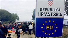 Migranti na srbsko-chorvatské hranici nedaleko Tovarniku ekají, a budou moci...