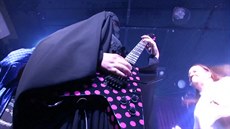 Gisele Marie, heavy metalová kytaristka v burce