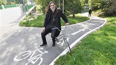 Kritik souasné podoby cyklostezek v Jihlav Leo vanara zapózoval s kolem jen...