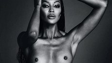 Naomi Campbellová v rámci kampaně vystavila na Instagramu svou nahou fotku....
