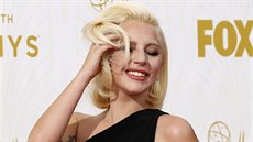 Lady Gaga si na cenách Emmy trochu hrála na Marilyn Monroe.