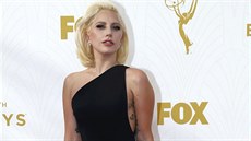 Lady Gaga na cenách Emmy 2015.