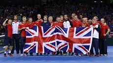 Britové slaví postup do finále Davis Cupu.