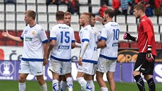 Fotbalisté Zlína po skon�eném utkání v Olomouci.