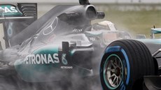Lewis Hamilton bhem detivého tréninku v japonské Suzuce