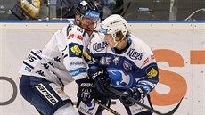 Vítkovický obránce David tich (vlevo) v souboji s Miroslavem Indrákem z Plzn