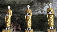 Jeskyn na jihu Barmy v okolí msta Hpa-an jsou vyzdobené sochami Buddh.