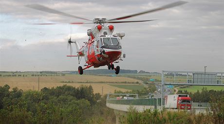 Vrtulník zdravotnické záchranné sluby dnes odpoledne peváel tináctiletého...