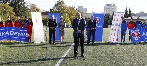 Pedseda fotbalové asociace Miroslav Pelta pi otevení akademie v Plzni.