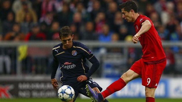 Robert Lewandowski z Bayernu Mnichov stl gl proti Dinamu Zheb.