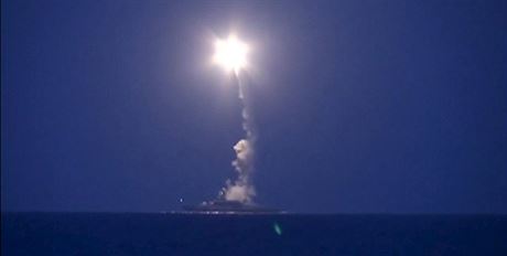 Ruská flotila v Kaspickém moi odpálila na cíle v Sýrii 26 raket. Snímek...