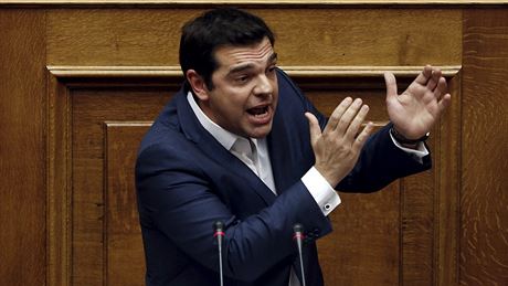 ecký premiér Alexis Tsipras v parlamentu pi projednávání dvry jeho vlád