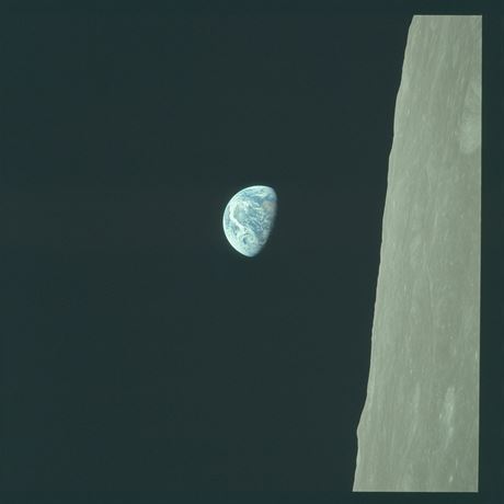 21. prosince 1968 vyr Apollo 8 jako prvn lo s posdkou mimo obnou drhu...