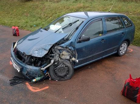 V elevicích na Kladensku se srazilo nákladní auto s osobním vozem. (6. íjna...