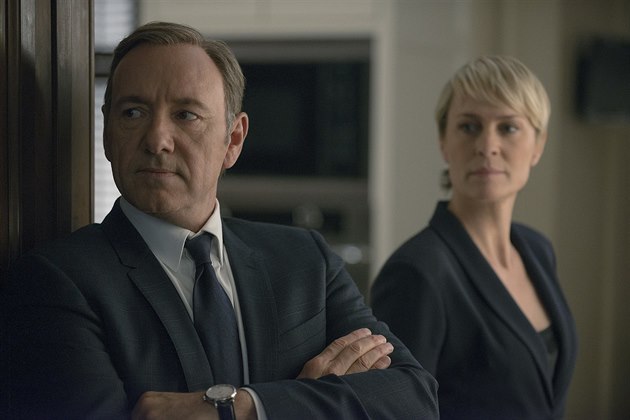 Kevin Spacey a Robin Wrightová v seriálu D�m z karet