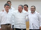Kolumbijský prezident Juan Manuel Santos (vlevo) se seel v Havan s lídrem...