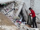 Následky nálet na msto Darát Izza v syrské provincii Aleppo, které podle...