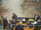 Opozice v kosovském parlamentu pouila na protest proti smování vlády slzný...