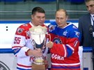 Vladimír Putin oslavil narozeniny hokejem