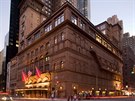 Jednou z nejznámjích koncertních síní v USA je Carnegie Hall na 7. avenue v...