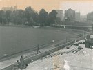 Budovn prvn hlavn betonov tribuny Androva stadionu v Olomouci. Zaalo v...