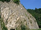 Skalní stna Roche a la Falize. V okolí msta najdeme nkolik vápencových skal...