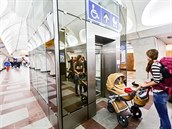 Nový výtah ve stanici Anděl (8.10.2015).